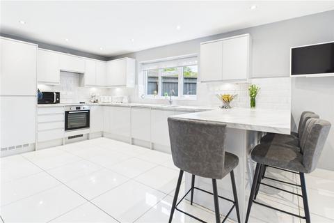 153a Beechcroft Road, Upper Stratton, Swindon, SN2 7RS