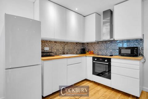 2 bedroom flat for sale, Court Yard, Eltham, SE9