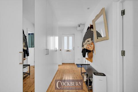 2 bedroom flat for sale, Court Yard, Eltham, SE9