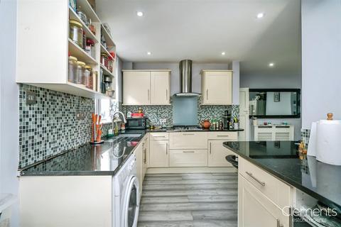 30 Roughdown Avenue, Hemel Hempstead, HP3 9BH