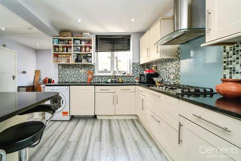 30 Roughdown Avenue, Hemel Hempstead, HP3 9BH