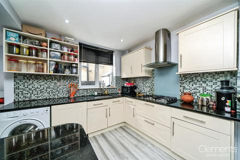 30 Roughdown Avenue, Hemel Hempstead, HP3 9BH
