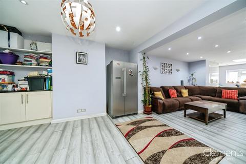 30 Roughdown Avenue, Hemel Hempstead, HP3 9BH