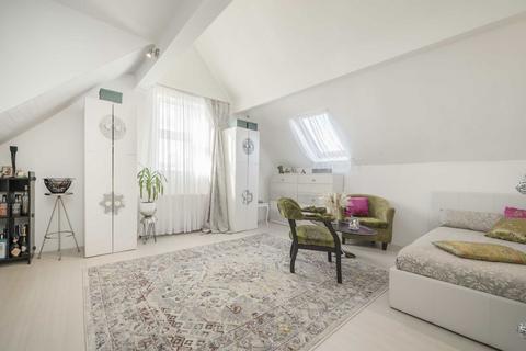 1 bedroom flat for sale, Broadway, London W13