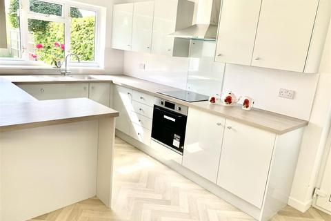 4 bedroom bungalow to rent, Chirton