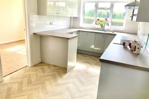 4 bedroom bungalow to rent, Chirton