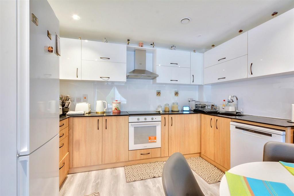Kitchen 2.jpeg