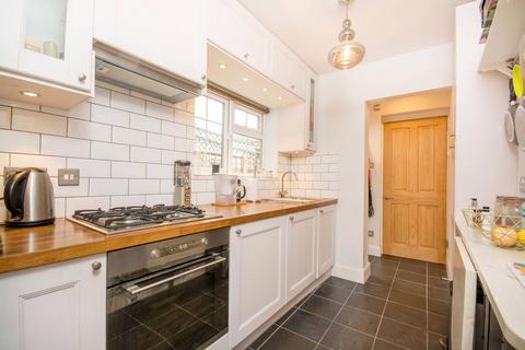 93 Hawks Road, Kingston Upon Thames, KT1 3EF