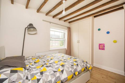 93 Hawks Road, Kingston Upon Thames, KT1 3EF