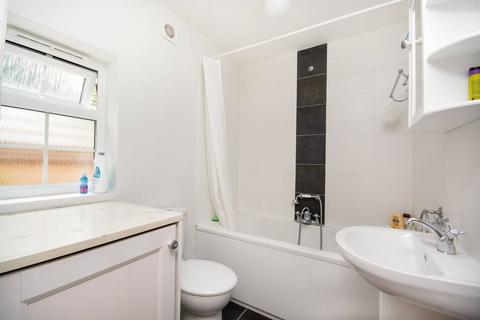 93 Hawks Road, Kingston Upon Thames, KT1 3EF