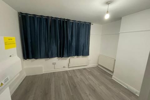 Studio to rent, Hill Road, CR4