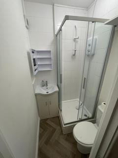 Studio to rent, Hill Road, CR4