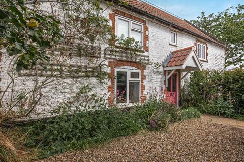 2 bedroom cottage for sale, Chain Free in Thornham