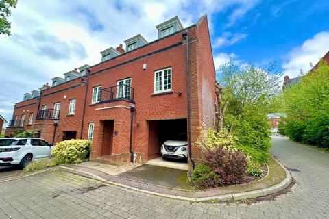 3 bedroom semi-detached house for sale, Osborne Heights, Brentwood