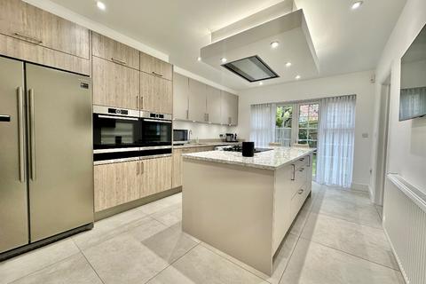 3 bedroom semi-detached house for sale, Osborne Heights, Brentwood