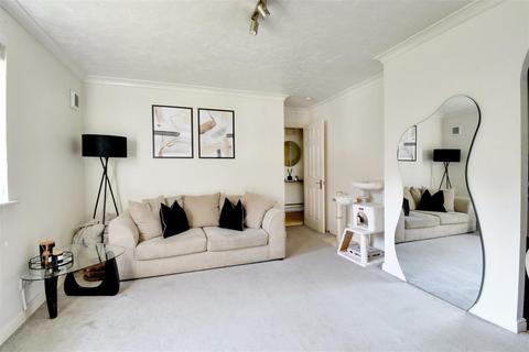 14 Deer Close, Hertford, SG13 7NR
