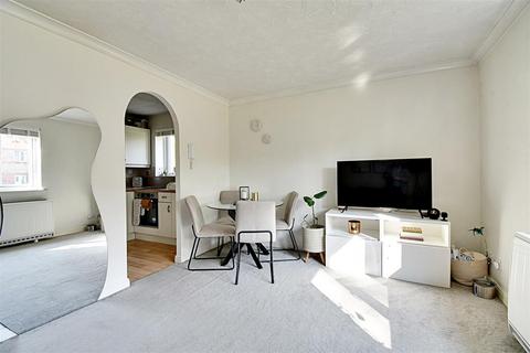 14 Deer Close, Hertford, SG13 7NR