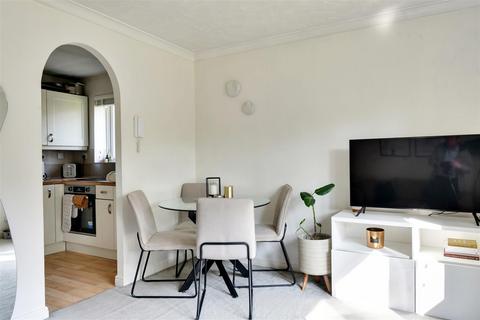 14 Deer Close, Hertford, SG13 7NR