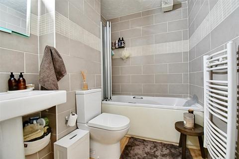 14 Deer Close, Hertford, SG13 7NR