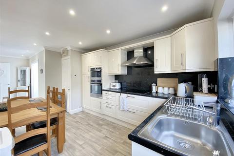 3 bedroom cottage for sale, North Street, Pembroke Dock