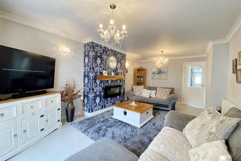 3 bedroom cottage for sale, North Street, Pembroke Dock