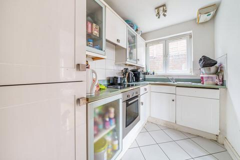 2 bedroom apartment for sale, Vincent Close, Bromley