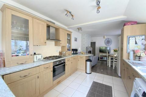 3 bedroom end of terrace house for sale, Legsby Avenue, Grimsby