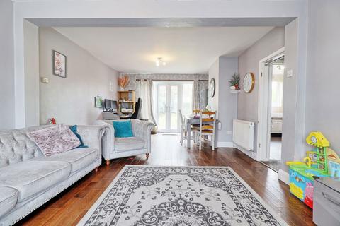 58 Erriff Drive, South Ockendon, RM15 5AW