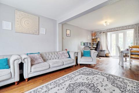 58 Erriff Drive, South Ockendon, RM15 5AW