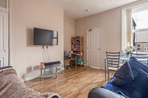 3 bedroom flat to rent, Warwick Street, Newcastle Upon Tyne NE6