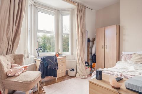 3 bedroom flat to rent, Warwick Street, Newcastle Upon Tyne NE6