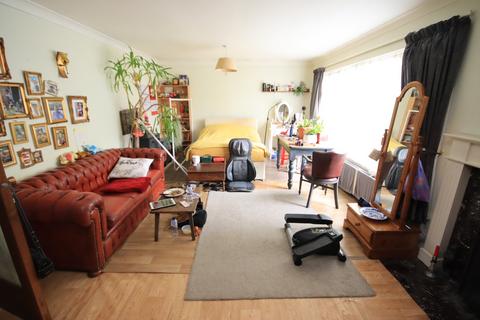 2 bedroom detached bungalow for sale, River Area, Maidenhead