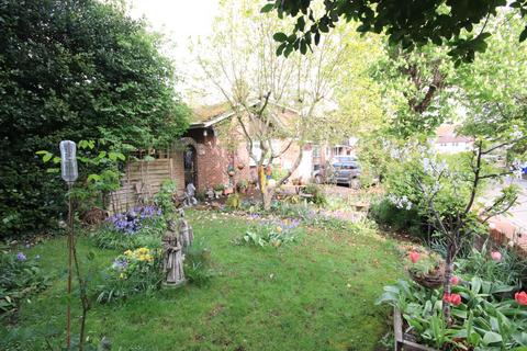 2 bedroom detached bungalow for sale, River Area, Maidenhead