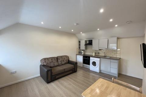 House to rent, 17A Hanover Street, Newcastle, ST5 1HD