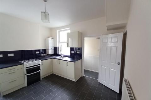 3 bedroom end of terrace house to rent, Estcourt Street, Hull