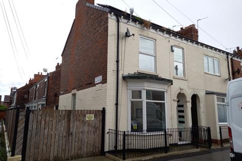 3 bedroom end of terrace house to rent, Estcourt Street, Hull