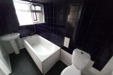 3 bedroom end of terrace house to rent, Estcourt Street, Hull