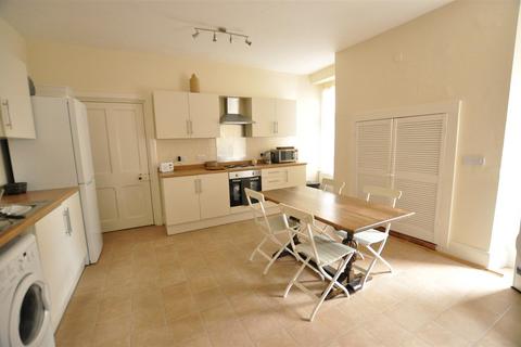 2 bedroom apartment to rent, Wells Road, Malvern