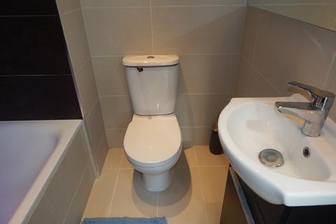 3 bedroom flat to rent, 4 Lingard Avenue, Colindale, London, NW9