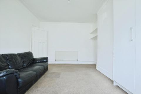 1 bedroom flat to rent, Dersingham Avenue, Manor Park