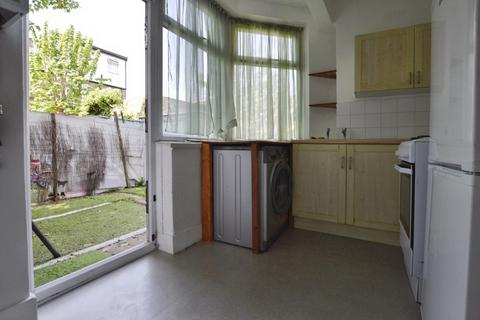 1 bedroom flat to rent, Dersingham Avenue, Manor Park