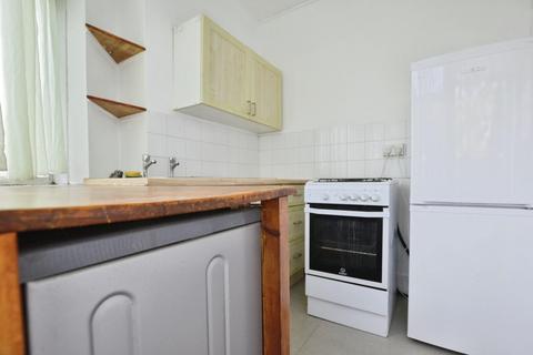 1 bedroom flat to rent, Dersingham Avenue, Manor Park