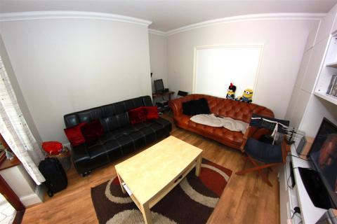 4 bedroom house to rent, Oakley Avenue, Barking IG11