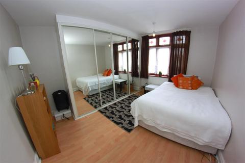 4 bedroom house to rent, Oakley Avenue, Barking IG11
