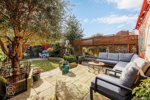 1a Deans Road, London, W7 3QD