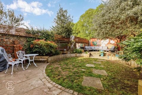 1a Deans Road, London, W7 3QD
