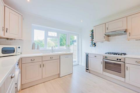 4 bedroom detached house for sale, Ashurst Avenue, Southend-on-sea, SS2