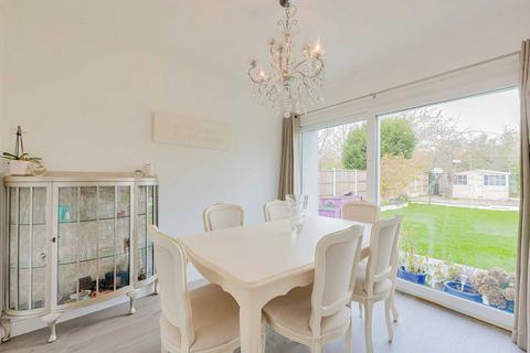 4 bedroom detached house for sale, Ashurst Avenue, Southend-on-sea, SS2