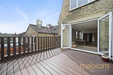 2 bedroom flat for sale, Gleneldon Road, London SW16