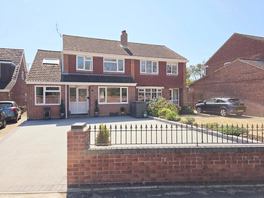 Clayhall Road Gosport PO12 4 Bed Semi detached House For Sale 455 000 clayhall-road-gosport-po12-4-bed-semi-detached-house-for-sale-455-000